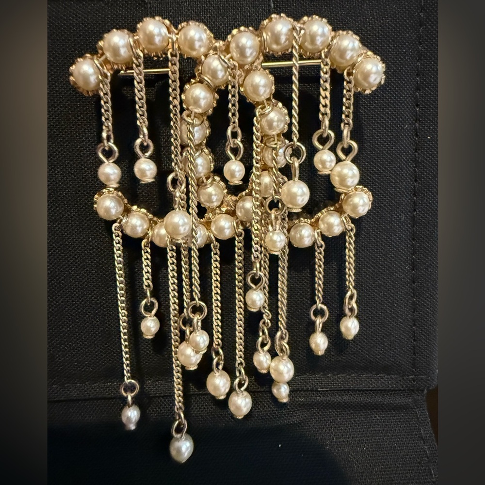 CHANEL Gold and Pearl Brooch
